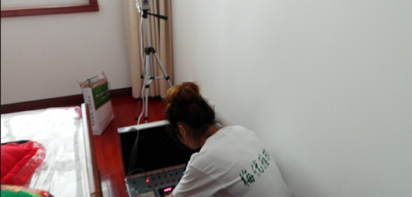 工作人員上門檢查